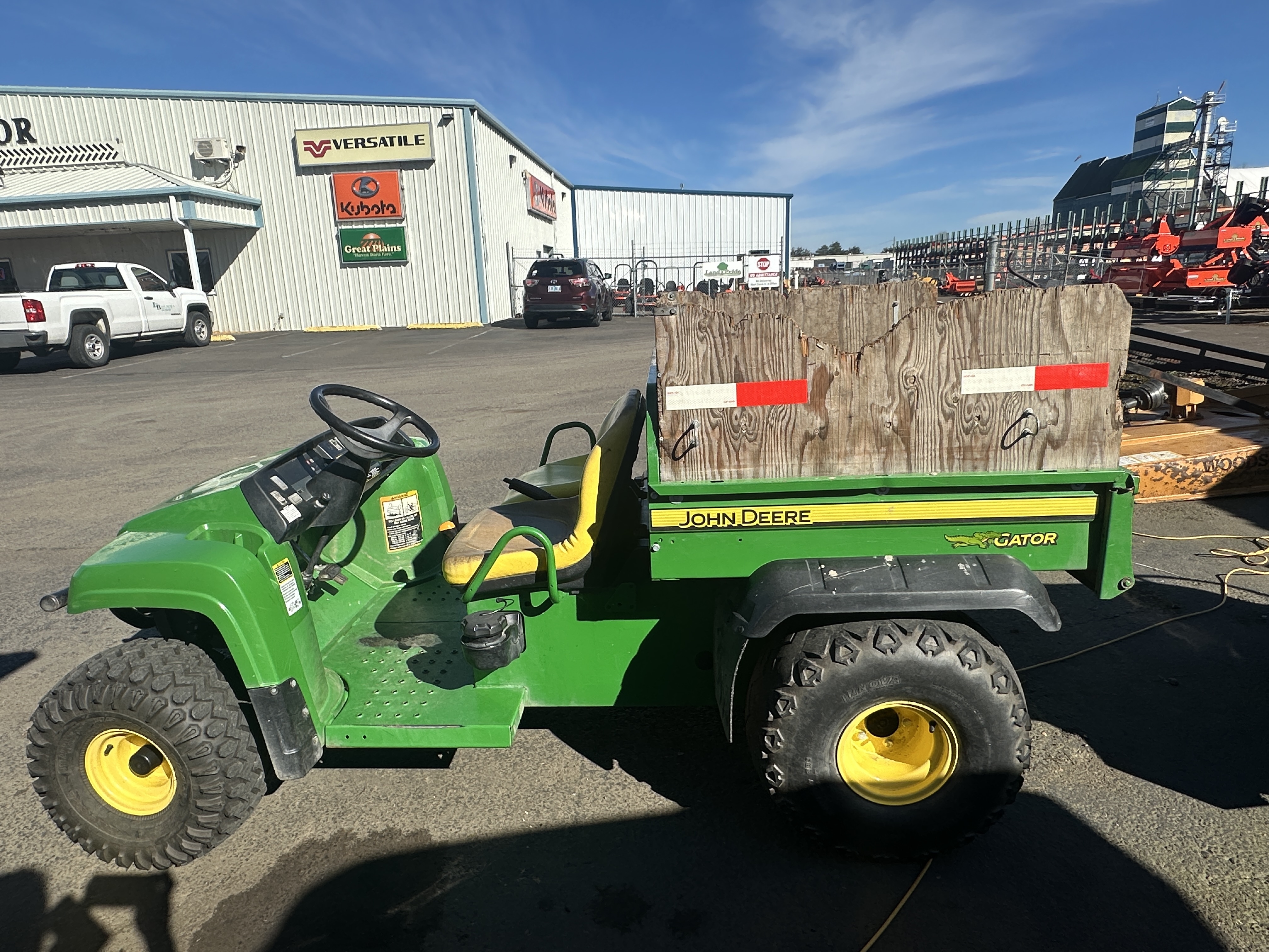 2011 John Deere GATOR TS 4X2 in Tangent, OR