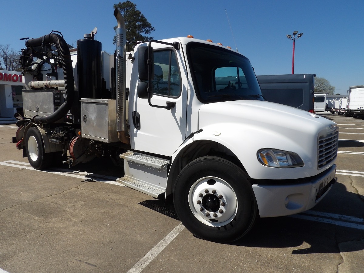 2018 FREIGHTLINER BUSINESS CLASS M2 106 in Norfolk, VA
