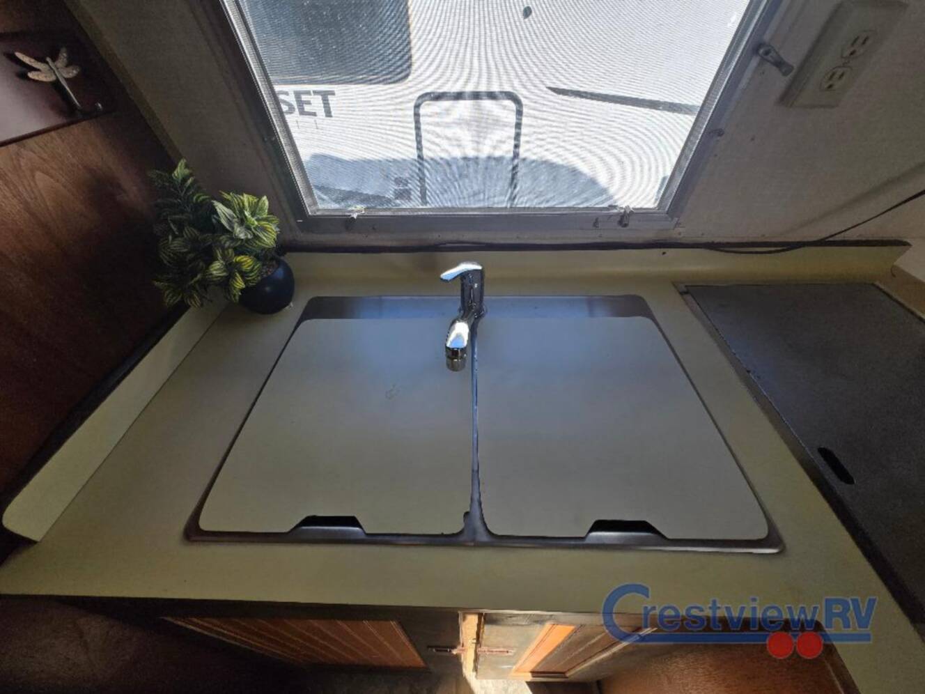 A photo of this 1968 Airstream Crusader
