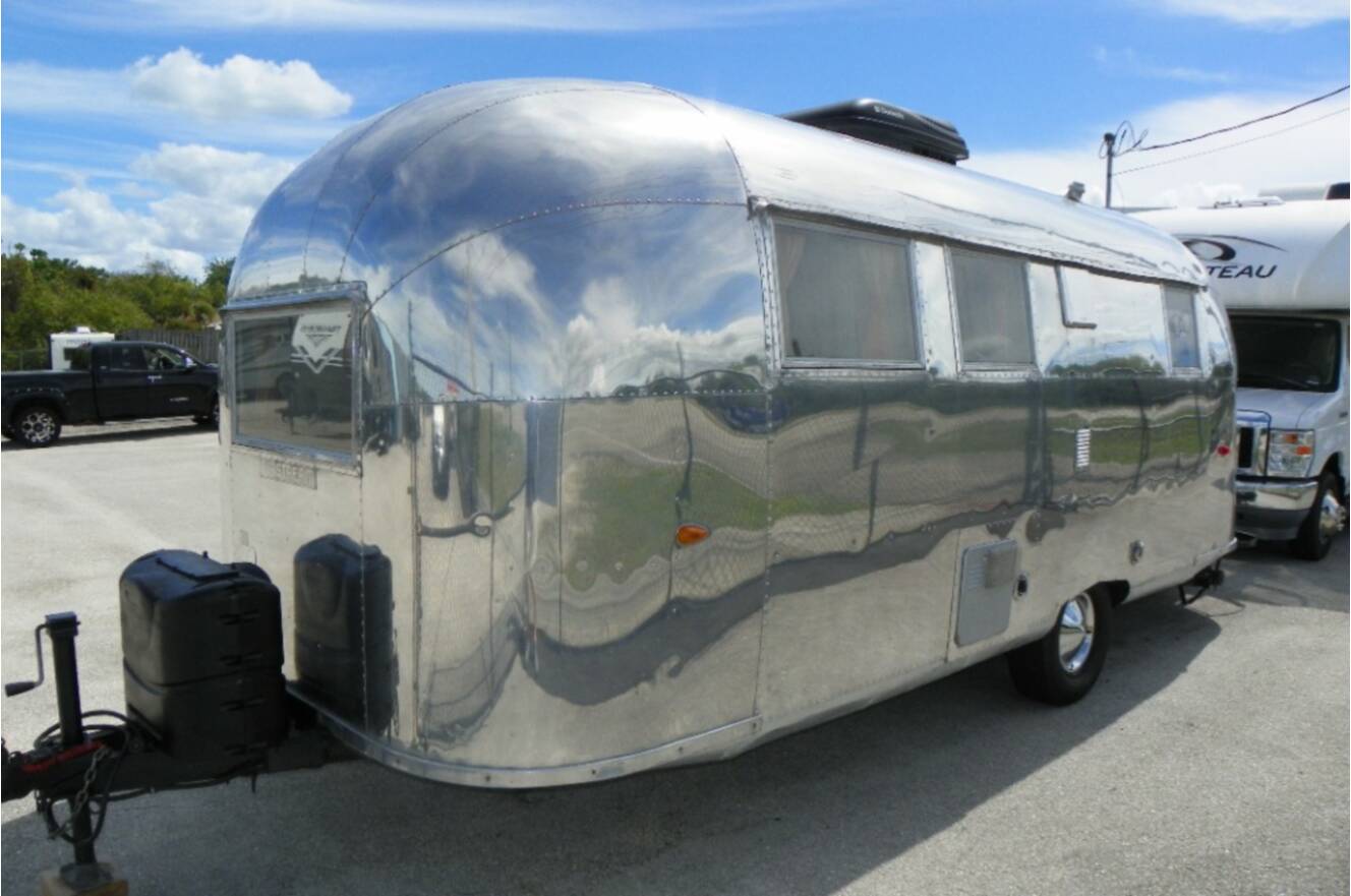 A photo of this 1959 Airstream AIRSTREAM FLYING CLOUD 22