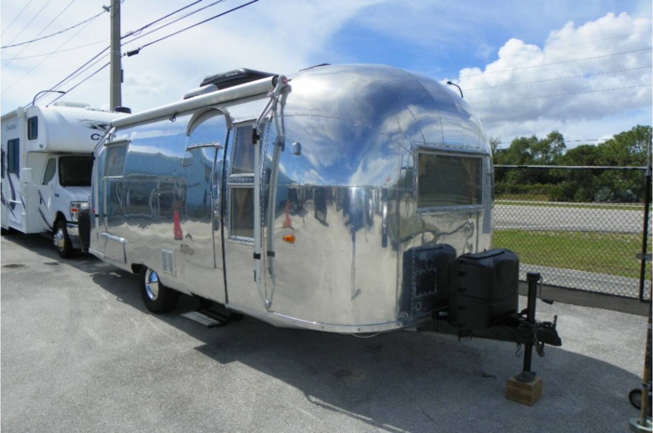 A photo of this 1959 Airstream AIRSTREAM FLYING CLOUD 22