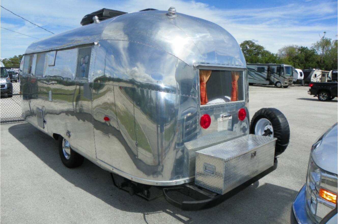 A photo of this 1959 Airstream AIRSTREAM FLYING CLOUD 22