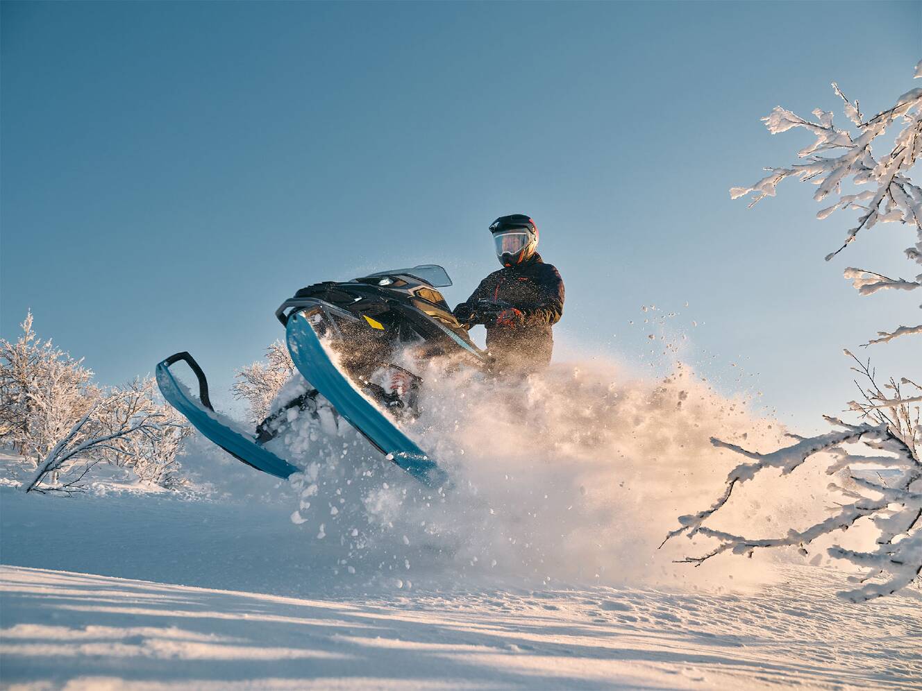 A photo of this 2026 Lynx Commander RE 900 ACE Turbo R PowderMax 1.75 E.S.