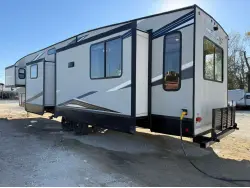 2021 FOREST RIVER CHEROKEE ARCTIC WOLF 3660 SUITE