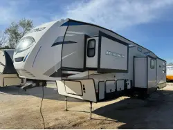 2021 FOREST RIVER CHEROKEE ARCTIC WOLF 3660 SUITE