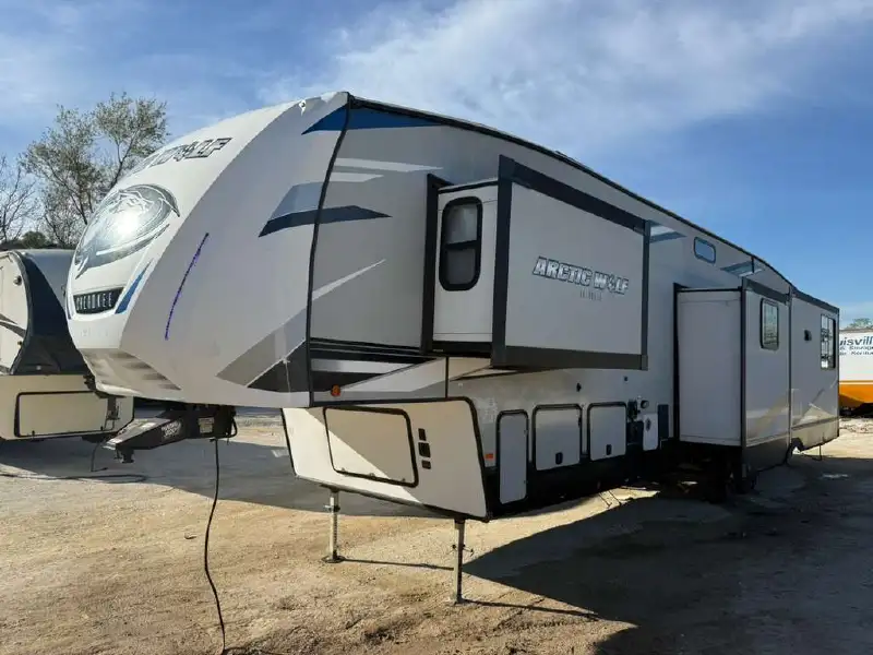2021 FOREST RIVER CHEROKEE ARCTIC WOLF 3660 SUITE