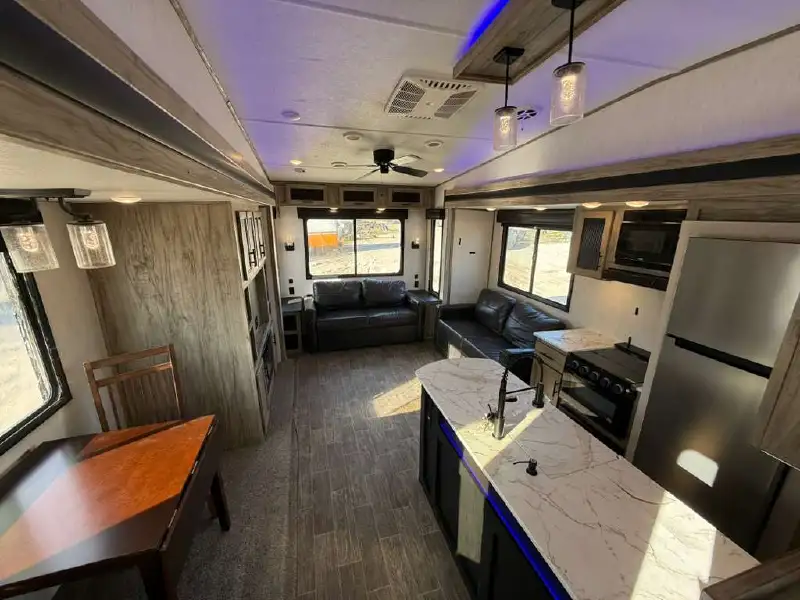 2021 FOREST RIVER CHEROKEE ARCTIC WOLF 3660 SUITE