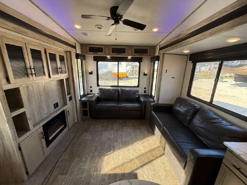 2021 FOREST RIVER CHEROKEE ARCTIC WOLF 3660 SUITE