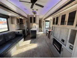 2021 FOREST RIVER CHEROKEE ARCTIC WOLF 3660 SUITE