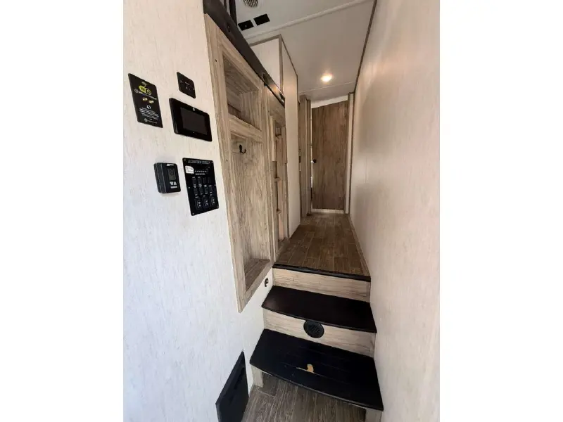 2021 FOREST RIVER CHEROKEE ARCTIC WOLF 3660 SUITE