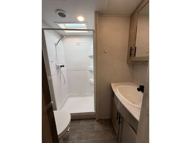 2021 FOREST RIVER CHEROKEE ARCTIC WOLF 3660 SUITE