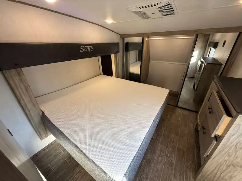 2021 FOREST RIVER CHEROKEE ARCTIC WOLF 3660 SUITE