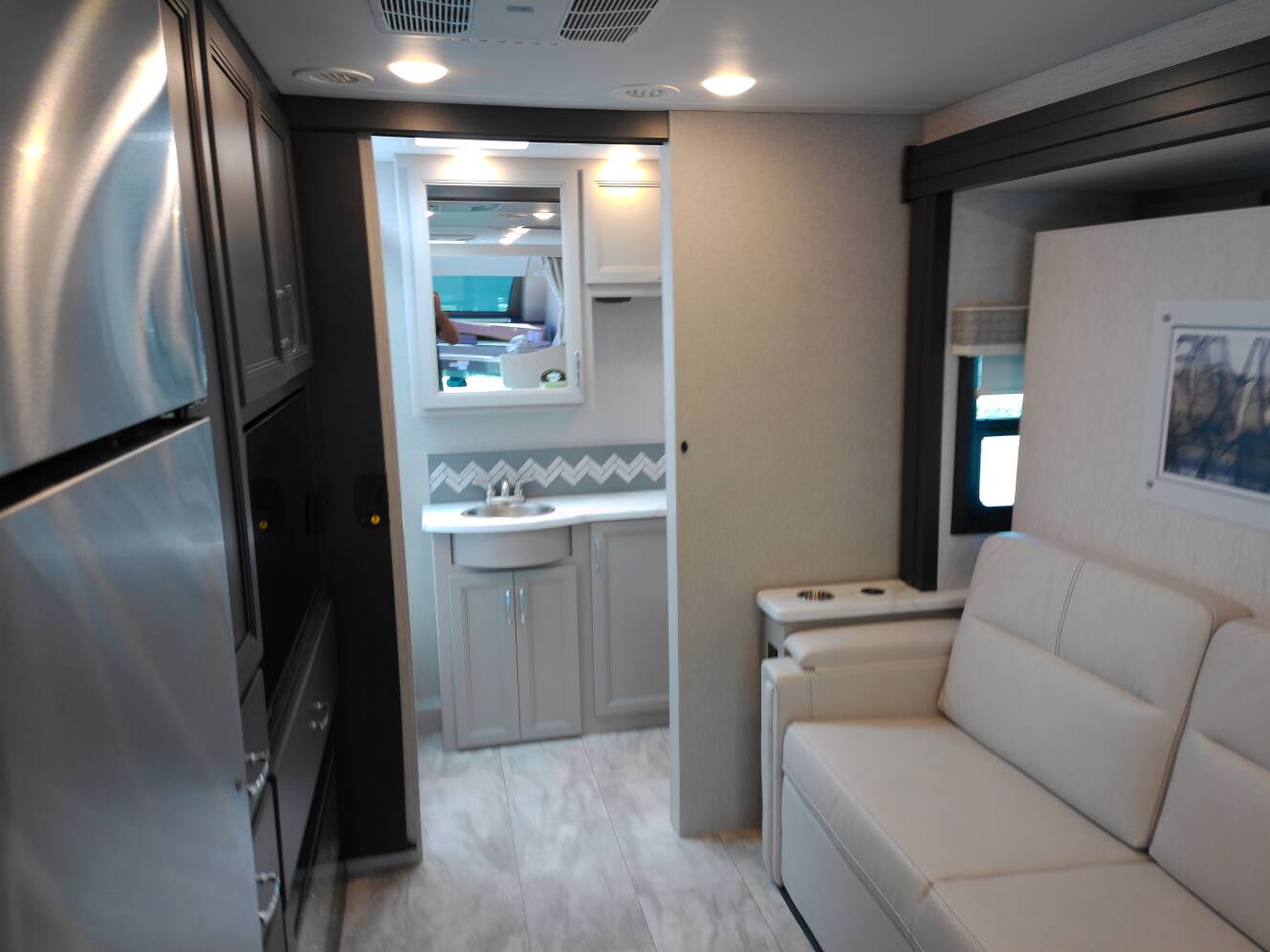 A photo of this 2026 Thor Motor Coach Magnitude GRAND S29