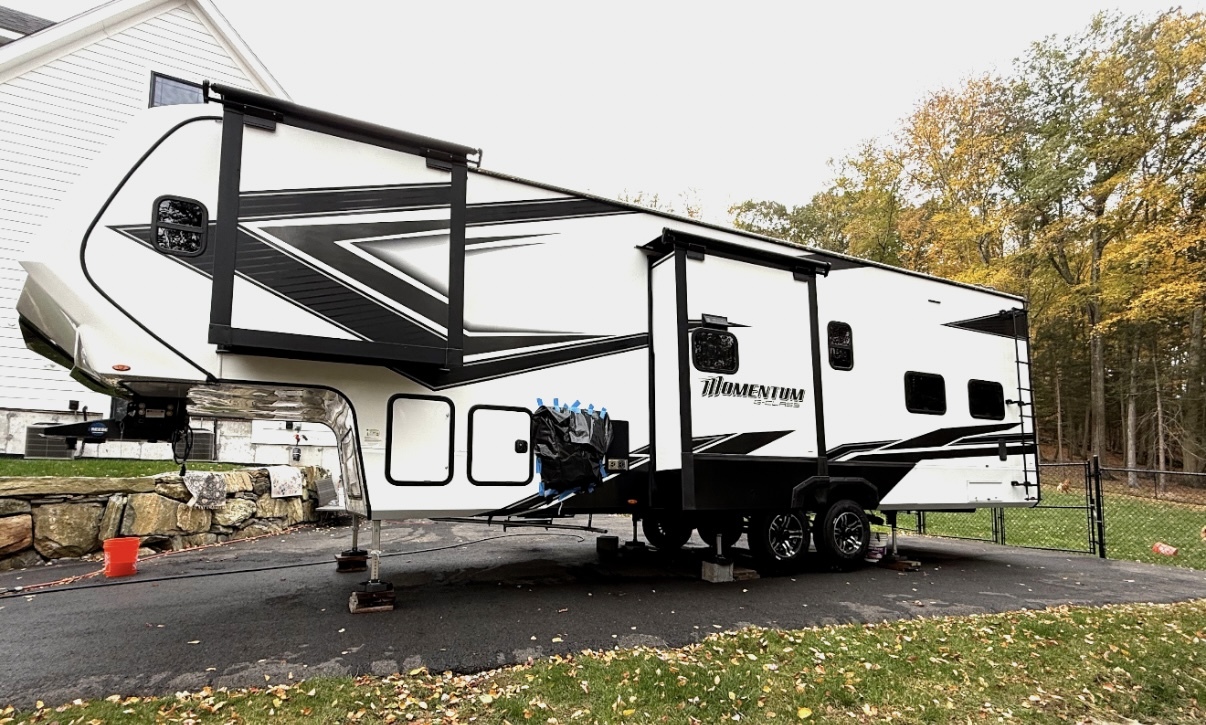 2023 Grand Design MOMENTUM 320G in carmel NY