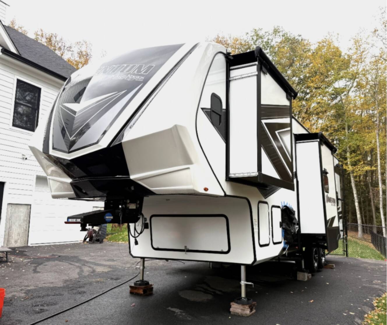 A photo of this 2023 Grand Design MOMENTUM 320G