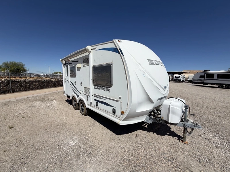 2011 HEARTLAND EDGE M18