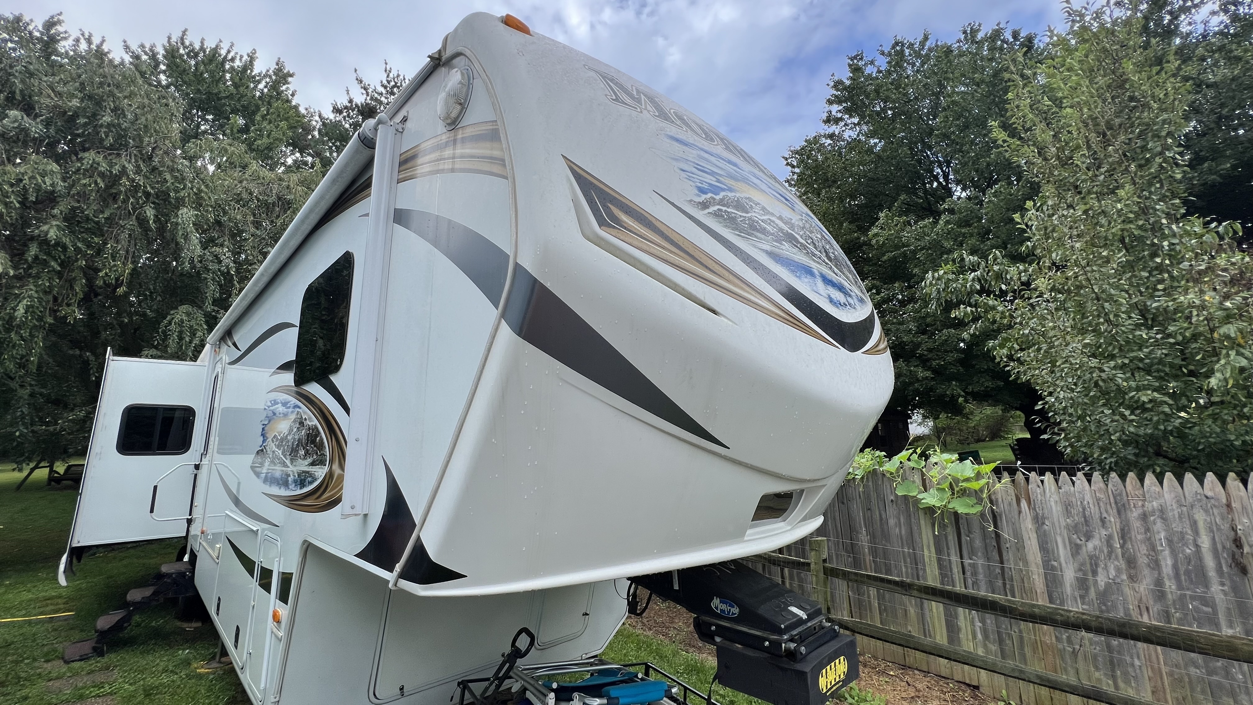 2013 Keystone MONTANA 3582RL in stewartstown PA
