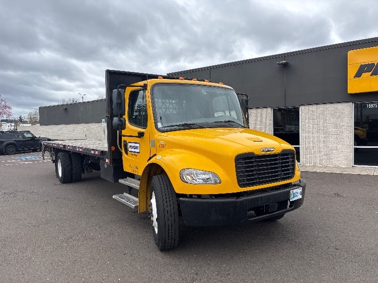 2022 FREIGHTLINER BUSINESS CLASS M2 106 in Clackamas, OR