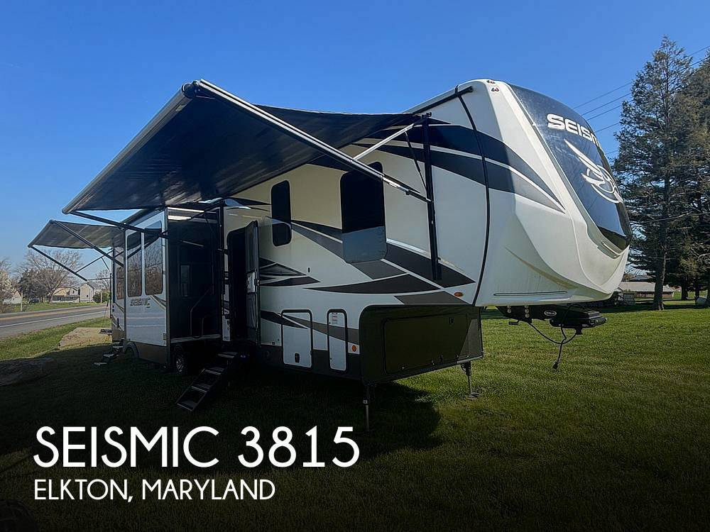 2020 Jayco Seismic 3815 Fifth Wheel Toy Hauler RV