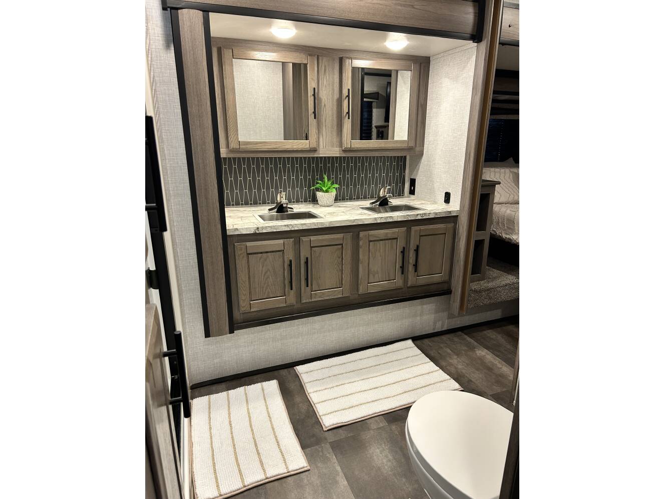 A photo of this 2021 Crossroads CAMEO CE3975CK