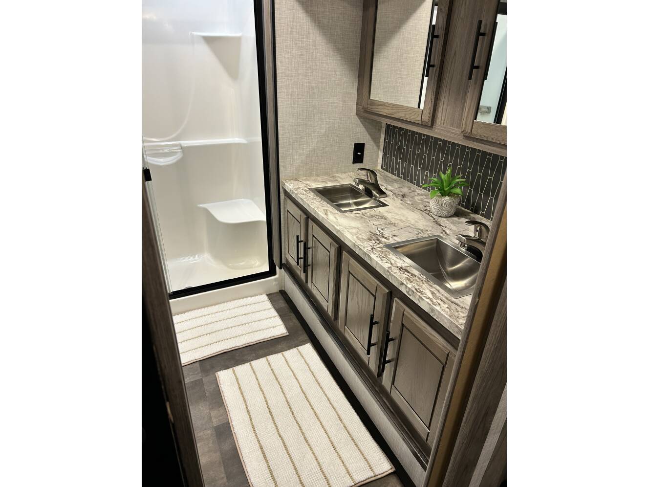A photo of this 2021 Crossroads CAMEO CE3975CK