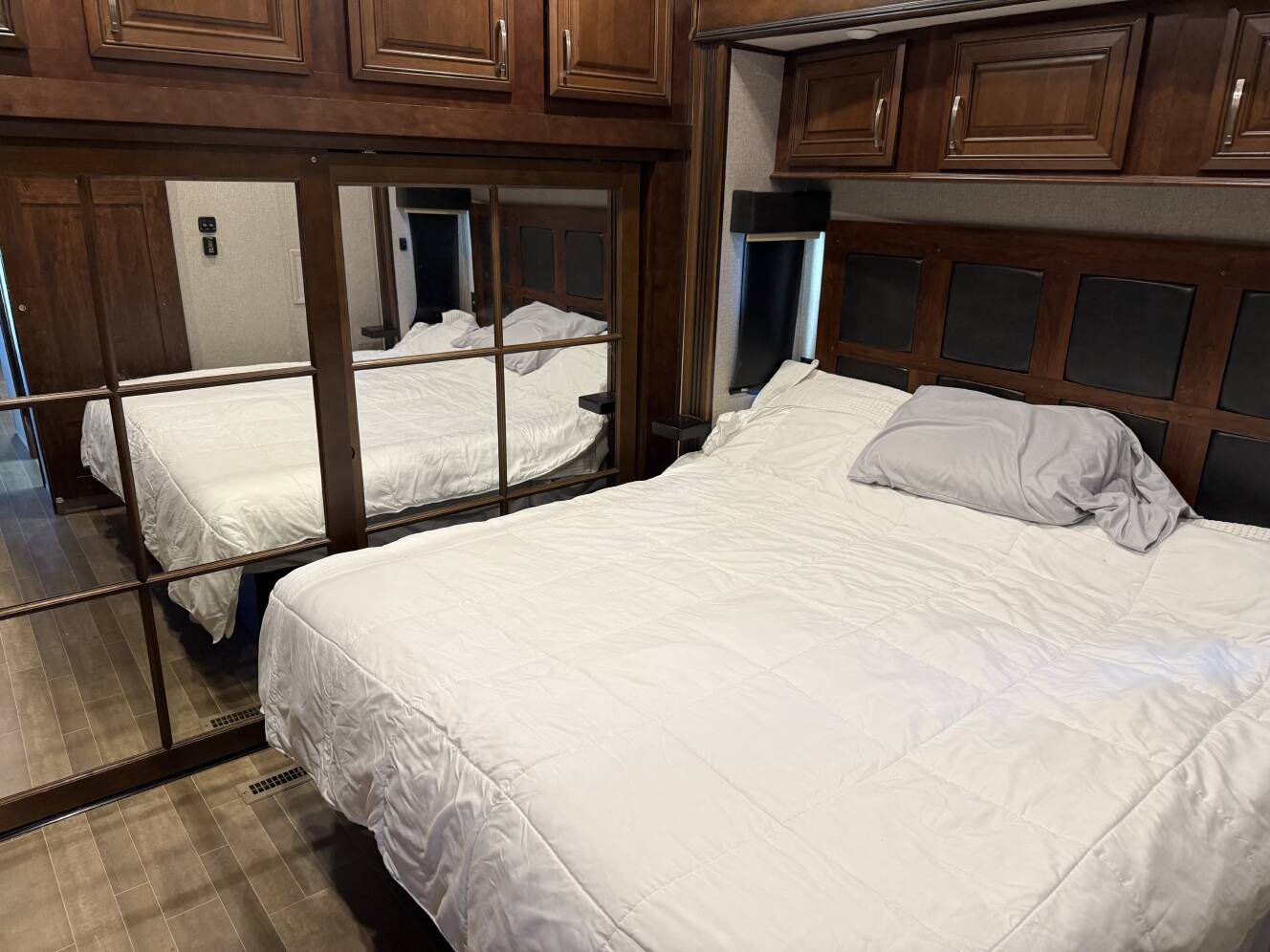 A photo of this 2019 Jayco PINNACLE 38FLWS