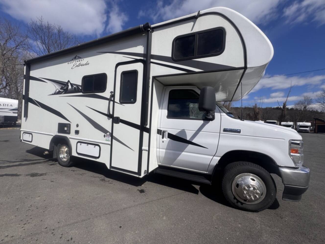 A photo of this 2023 East To West ENTRADA 2200S
