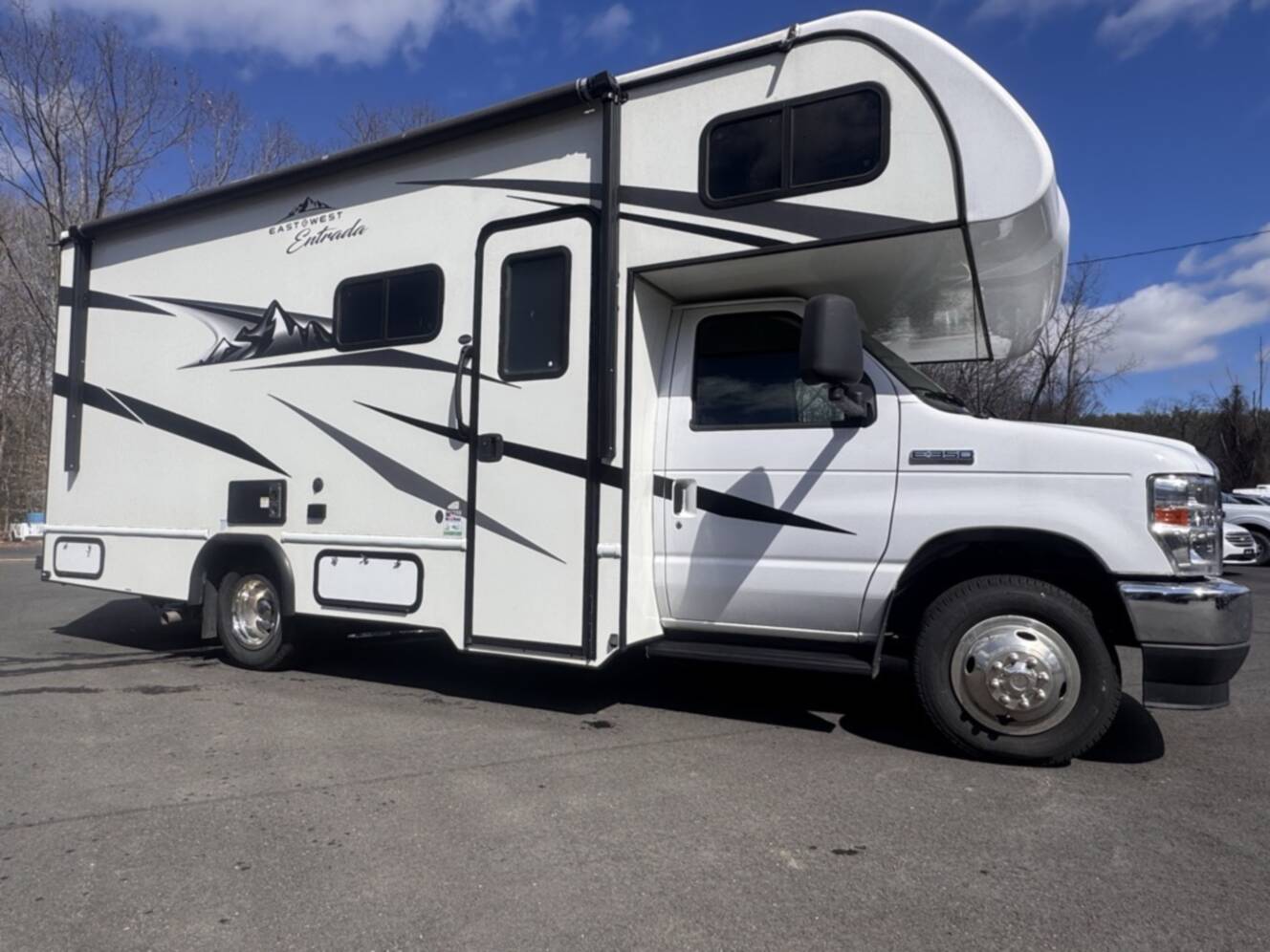 A photo of this 2023 East To West ENTRADA 2200S