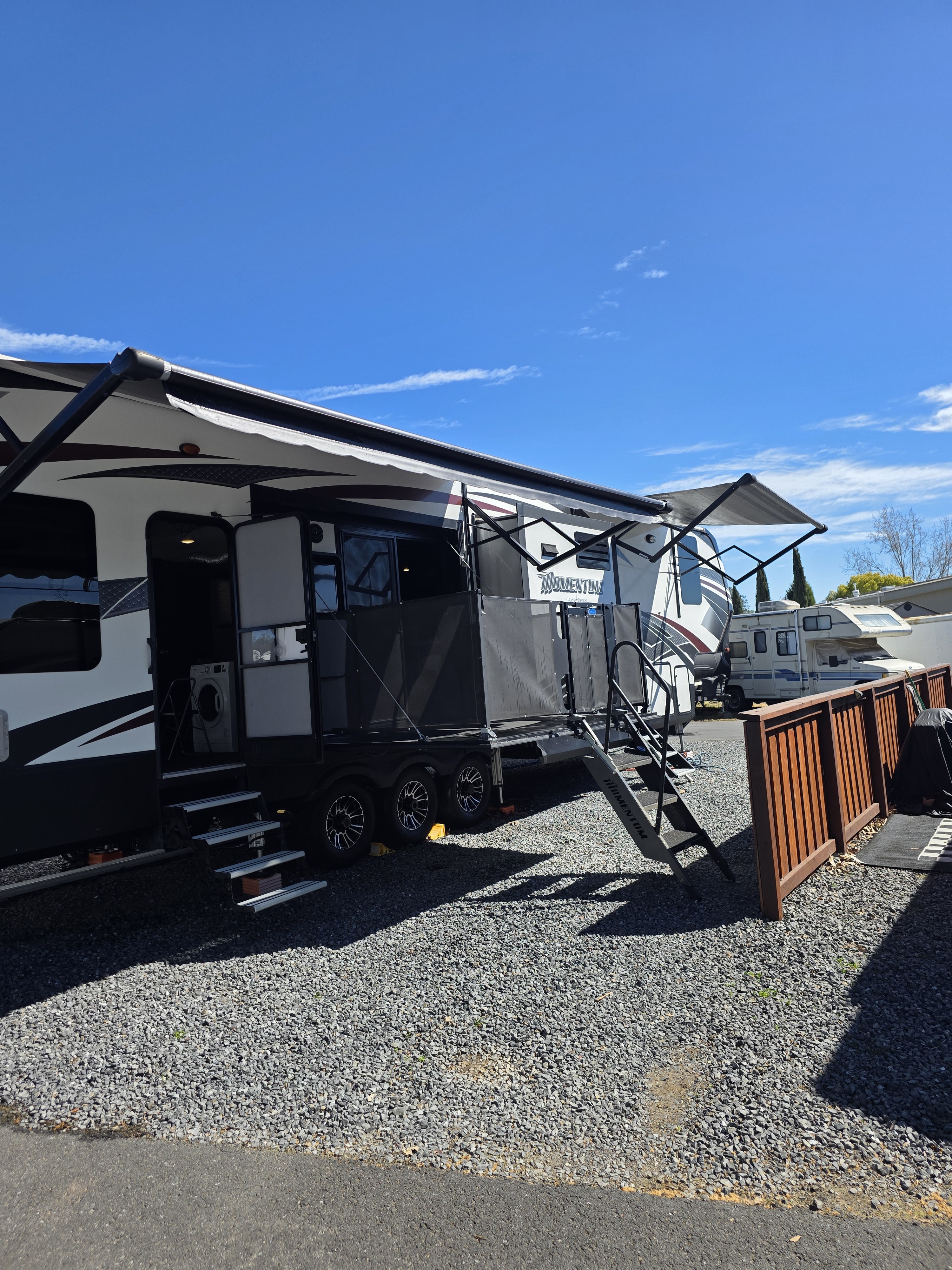 2017 Grand Design MOMENTUM 399TH RV
