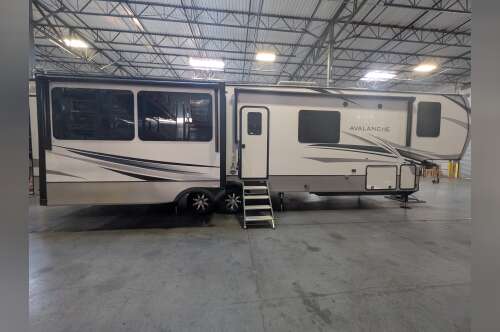 2022 Keystone AVALANCHE 372MB in kennesaw GA