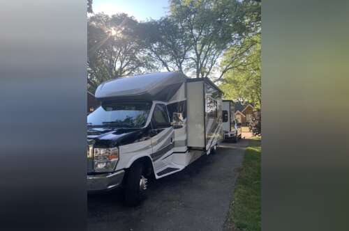2012 Winnebago ITASCA CAMBRIA 30C in trenton MI