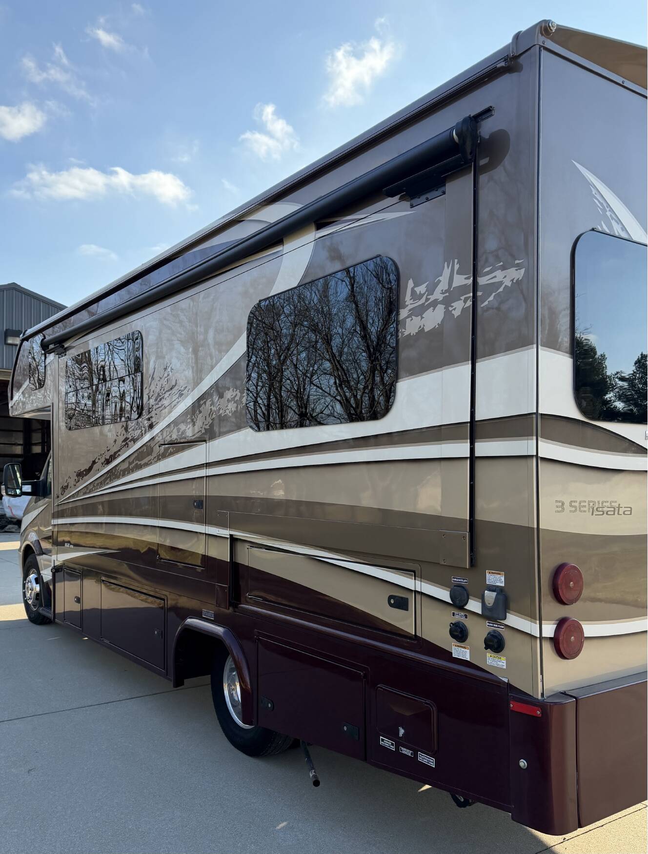 A photo of this 2020 Dynamax Corp ISATA 3 SERIES 24FWM
