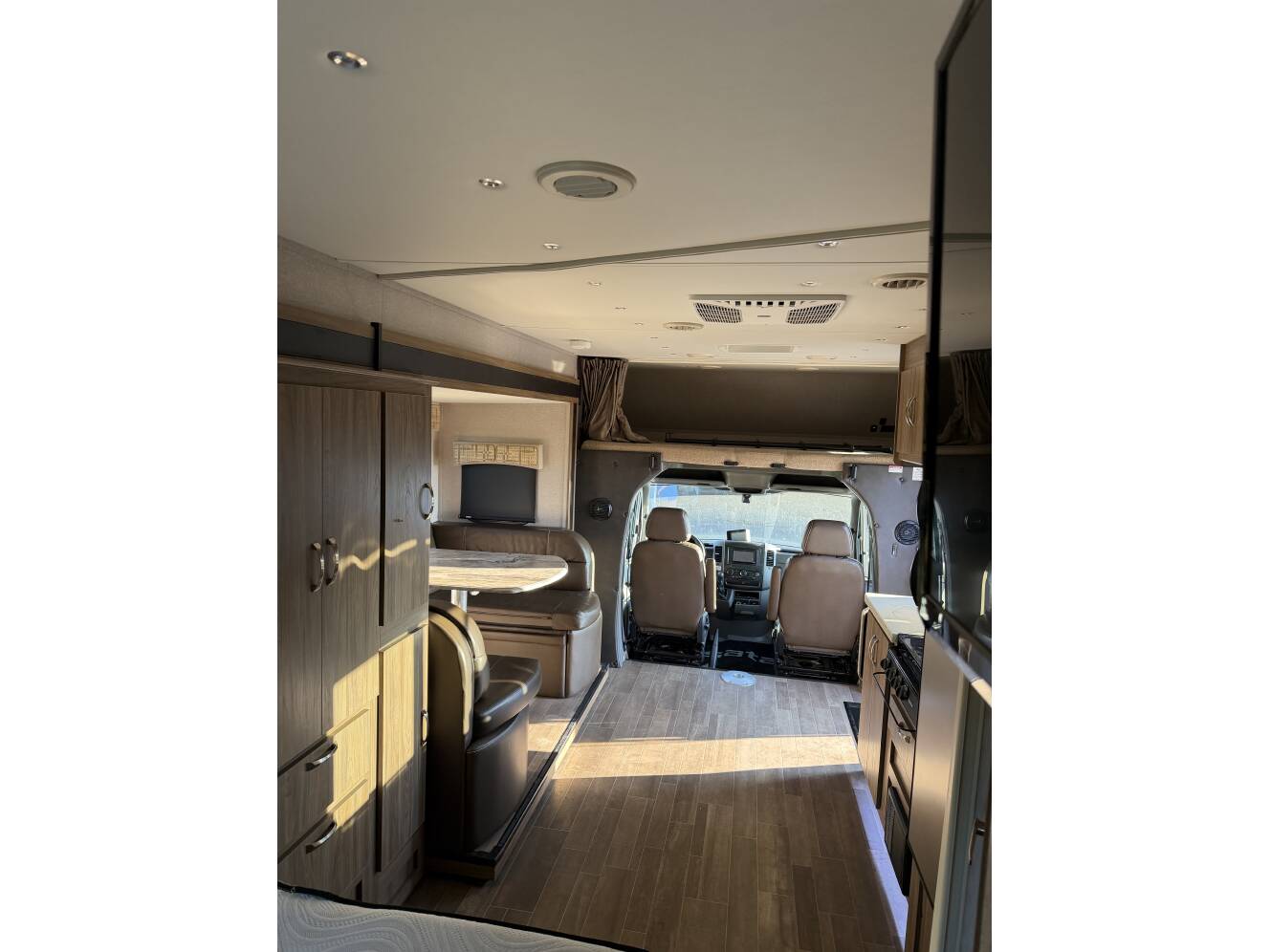 A photo of this 2020 Dynamax Corp ISATA 3 SERIES 24FWM
