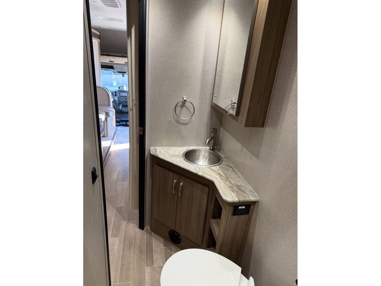 A photo of this 2020 Dynamax Corp ISATA 3 SERIES 24FWM