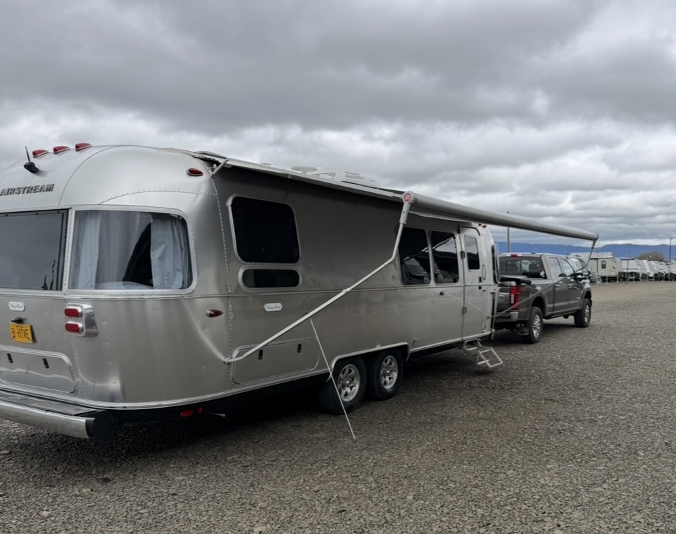2023 Airstream FLYING CLOUD 28RB TWIN in elmira OR