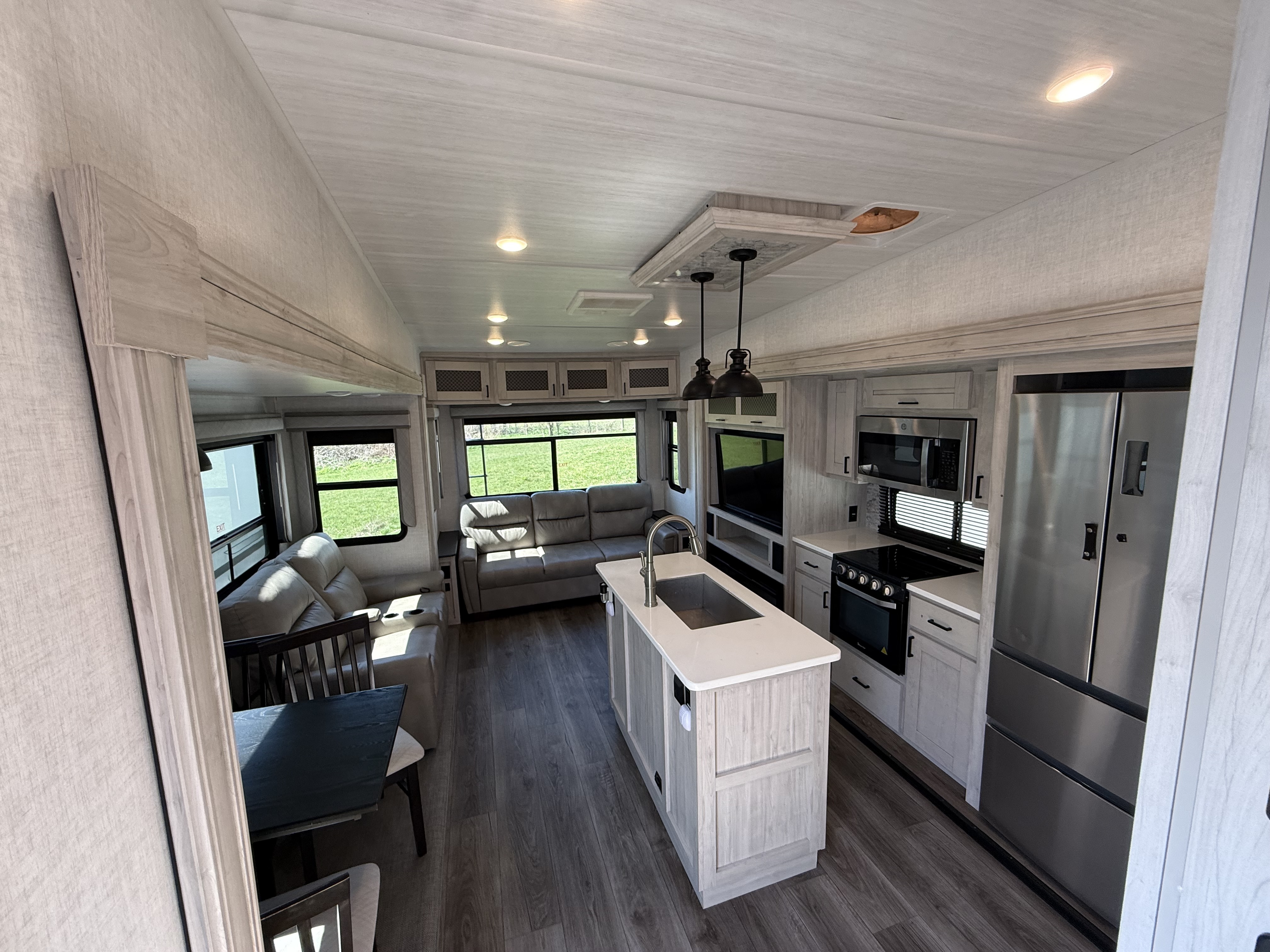 2022 East To West TANDARA 285RL RV