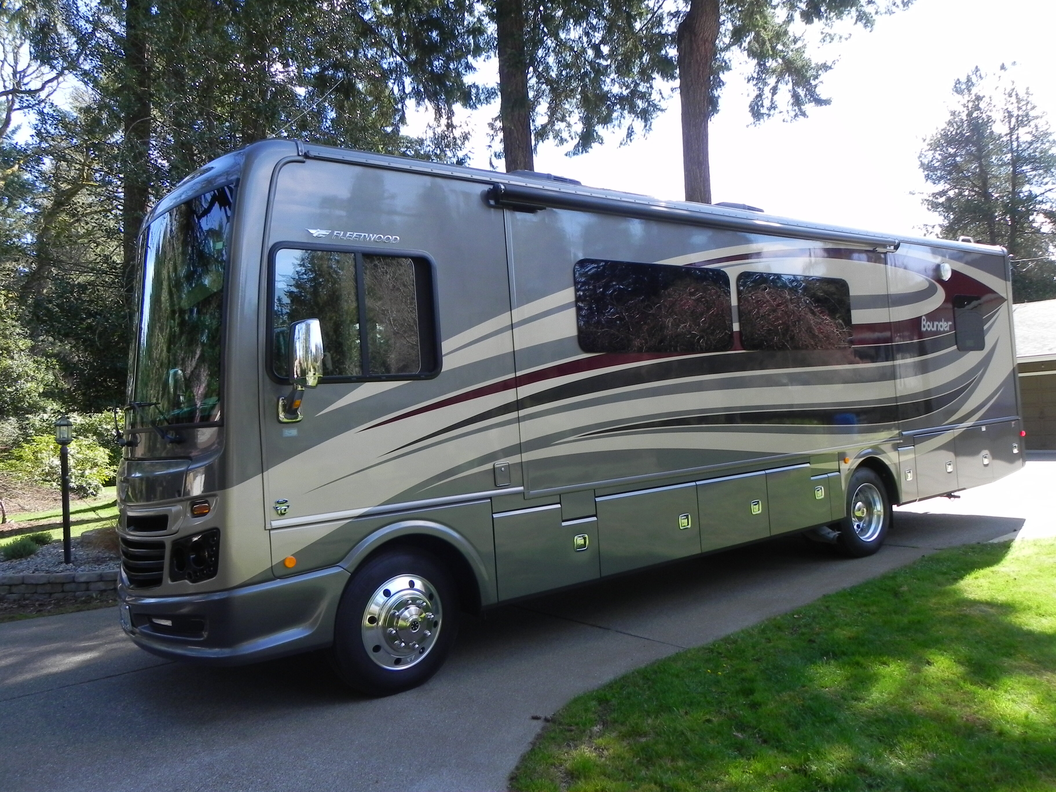 2017 Fleetwood BOUNDER 33C in tacoma WA