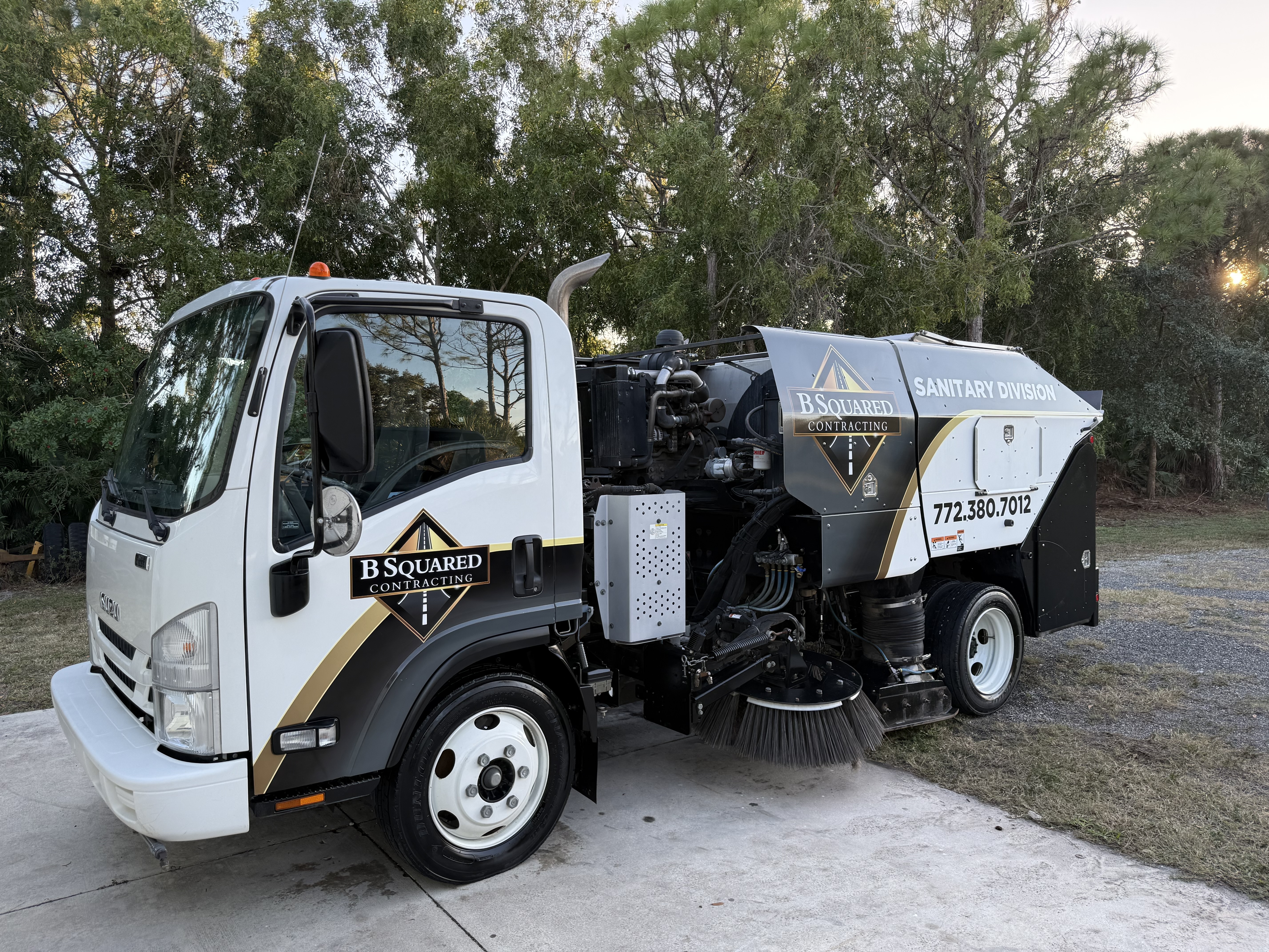 2022 ISUZU Npr in Fort Pierce, FL