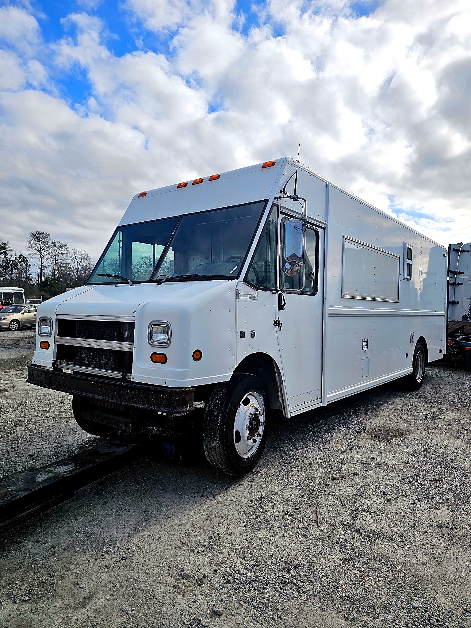 2004 FREIGHTLINER Mt55 in Richmond Hill, GA