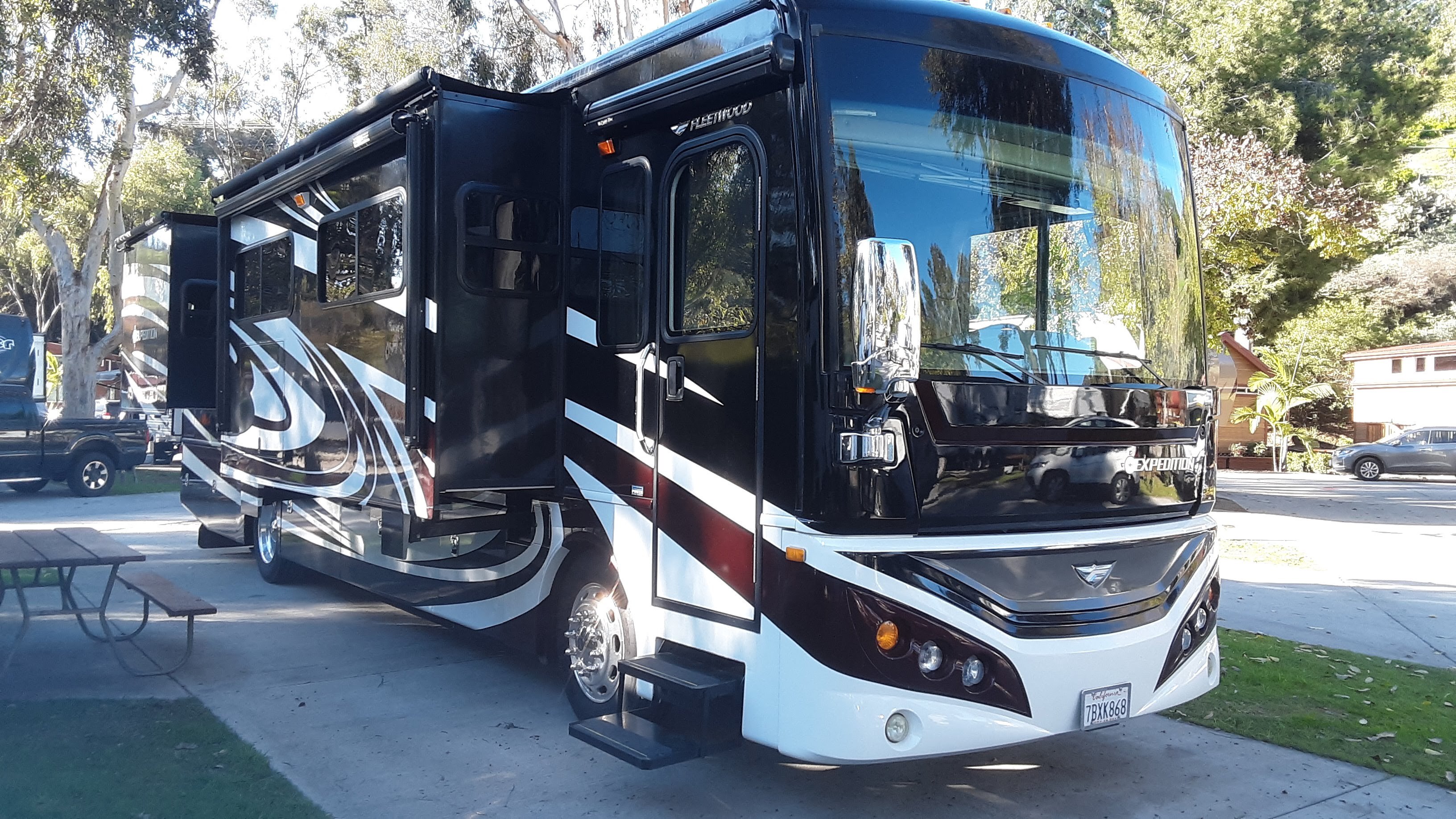 2012 Fleetwood EXPEDITION 36M in garden grove CA