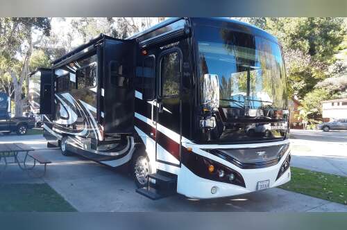 2012 Fleetwood EXPEDITION 36M in garden grove CA