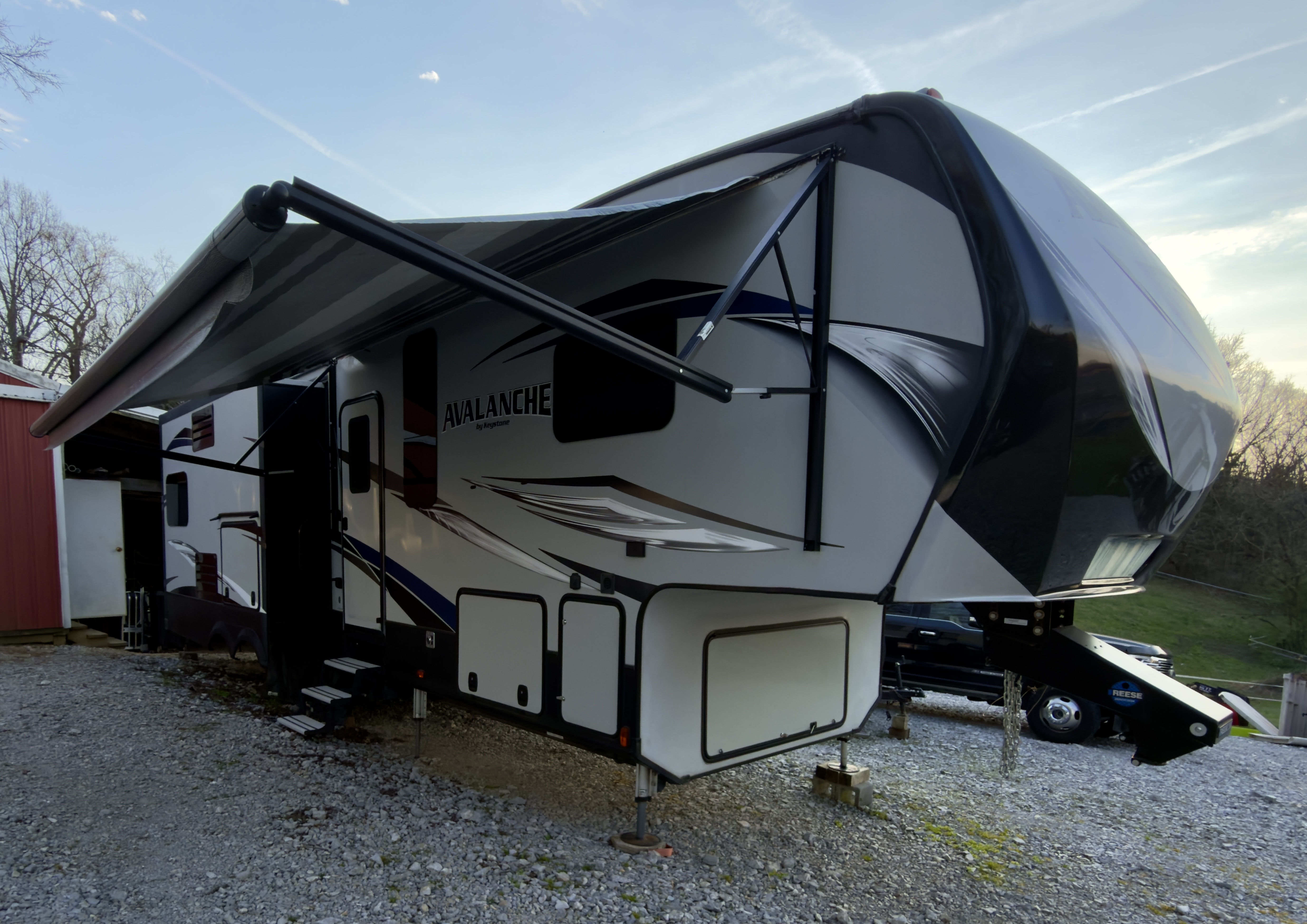 2017 Keystone AVALANCHE 330GR RV