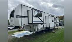 2025 Forest River Cherokee Arctic Wolf 3950SUITE RV