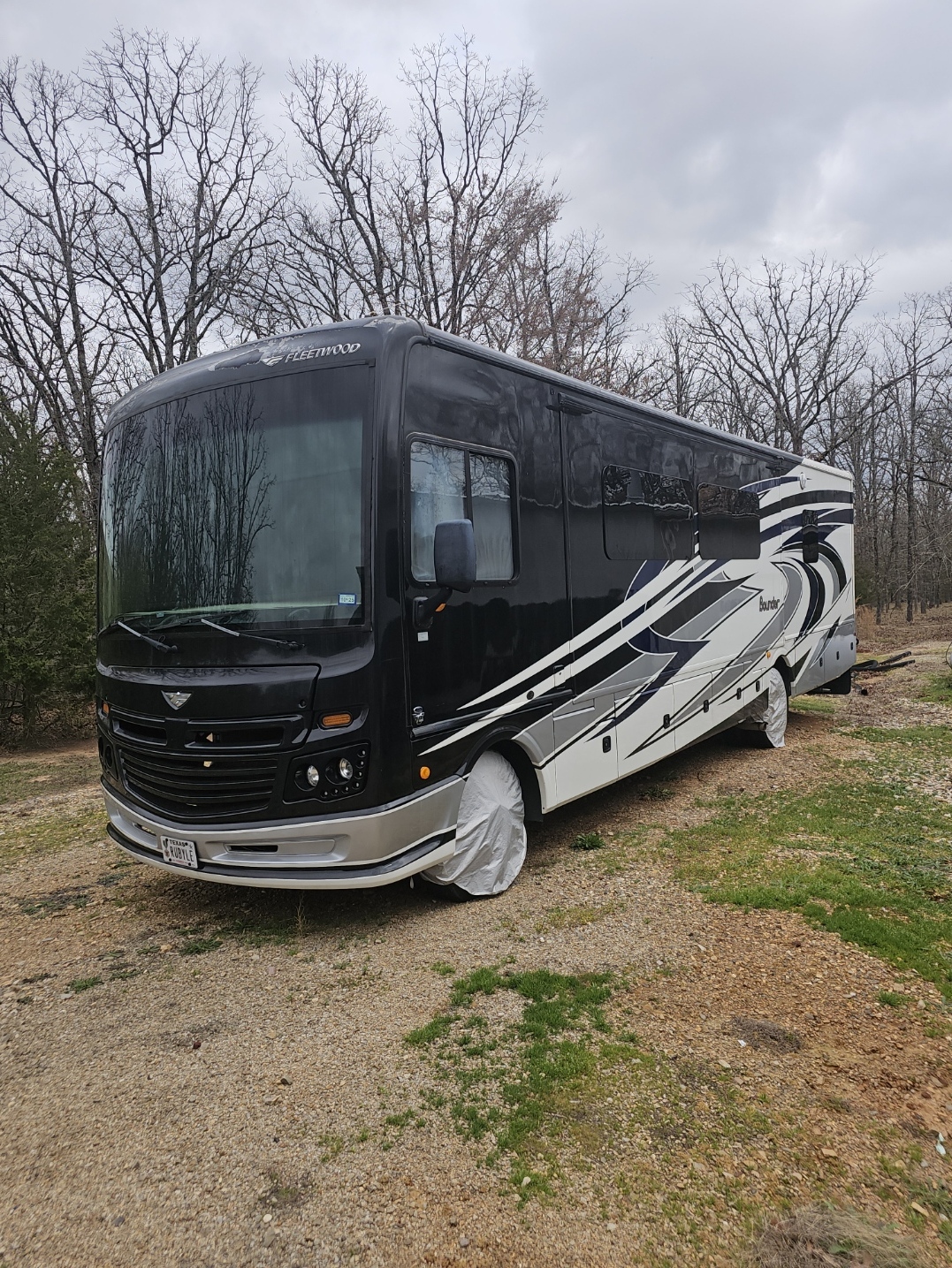 2017 Fleetwood BOUNDER 35K RV