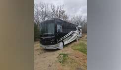 2017 Fleetwood BOUNDER 35K RV