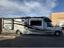 2015 WINNEBAGO 30J
