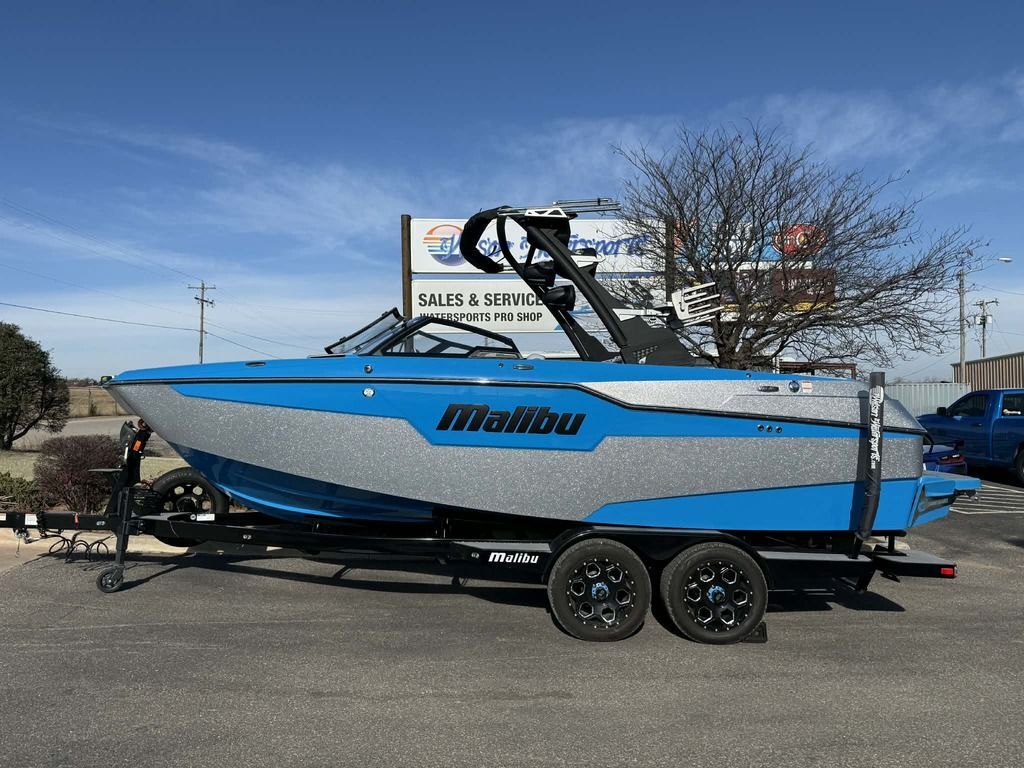 2023 Malibu Boats M220 Ski and Wakeboard Boat boat