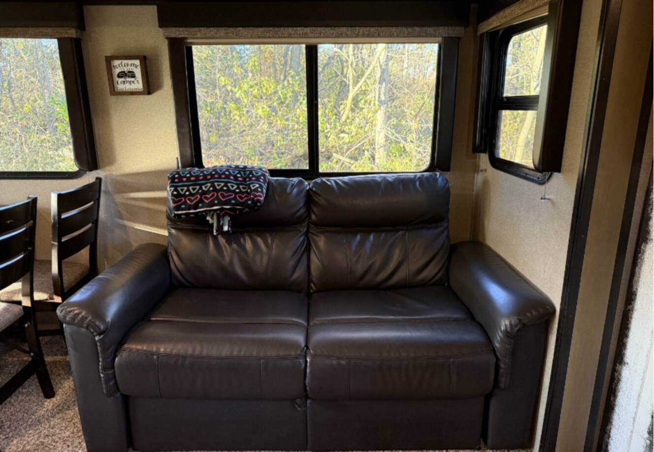 A photo of this 2017 Grand Design IMAGINE 2670MK