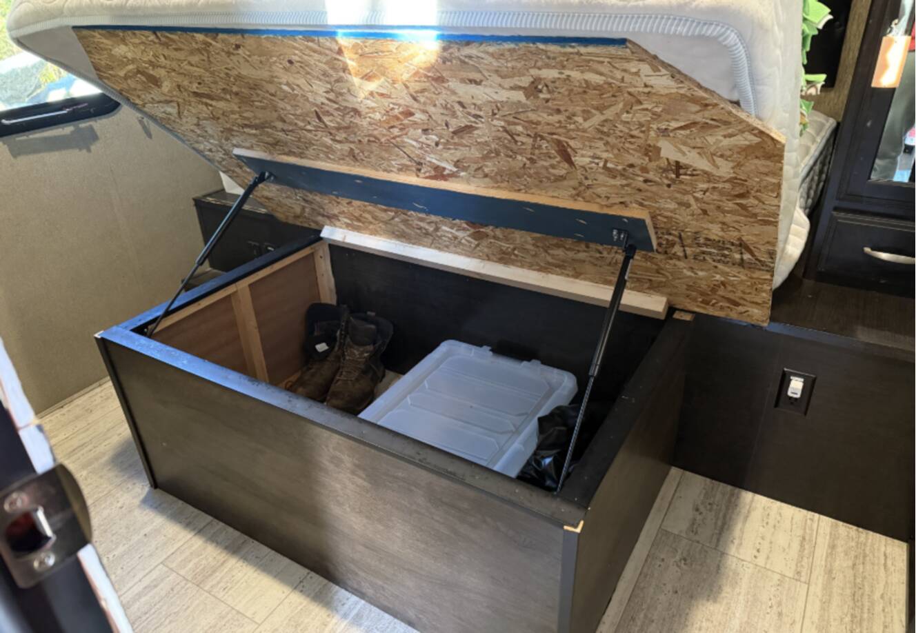 A photo of this 2017 Grand Design IMAGINE 2670MK