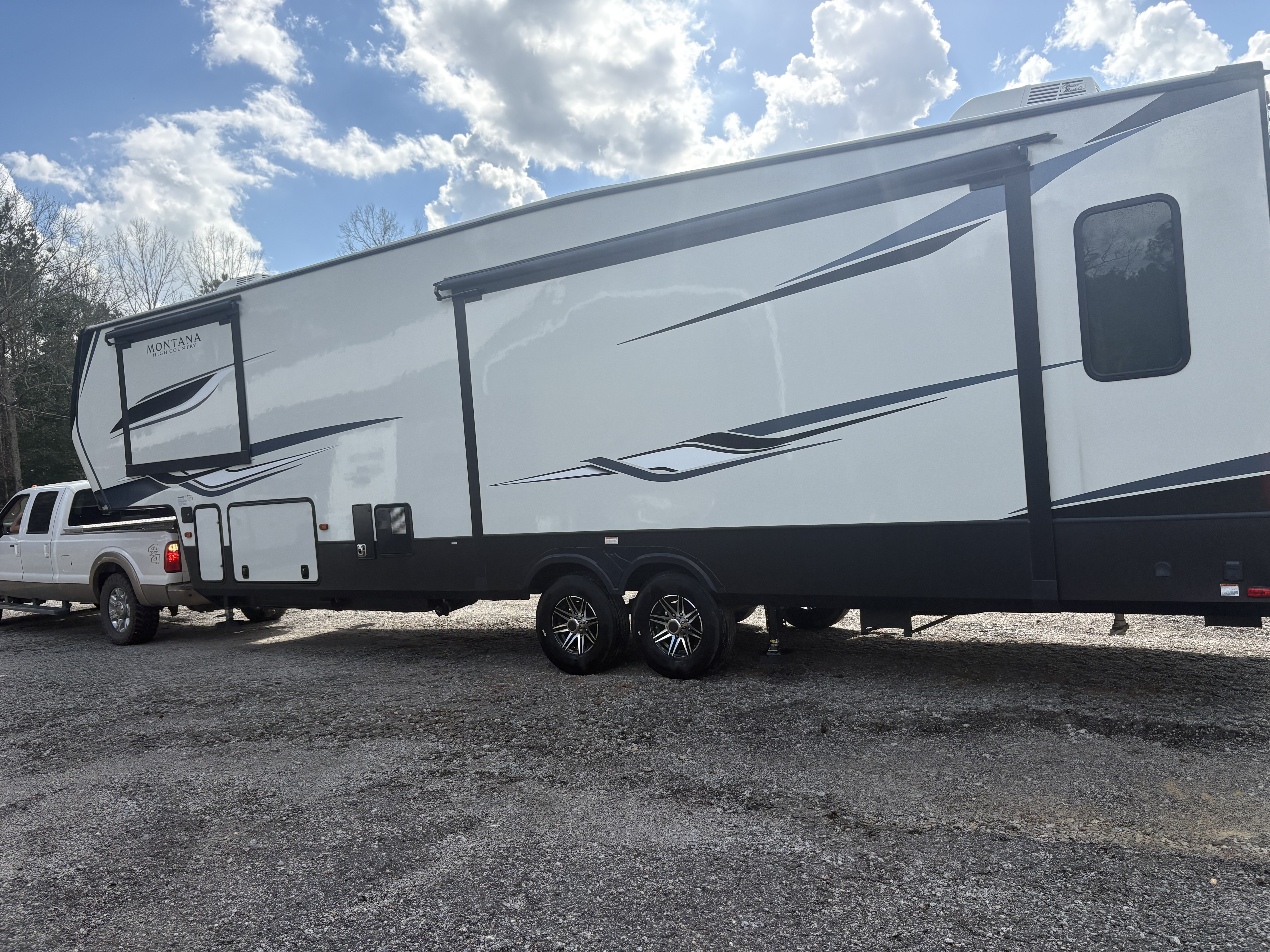 2022 Keystone MONTANA HIGH COUNTRY 331RL in leesville SC